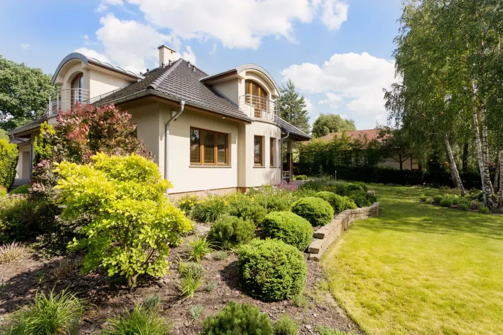 What shrubs look best in front of a house